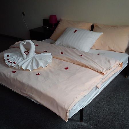 Hotel Pyramida Брно Екстер'єр фото