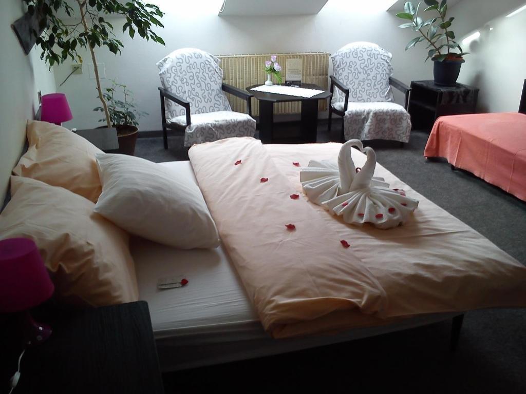 Hotel Pyramida Брно Екстер'єр фото