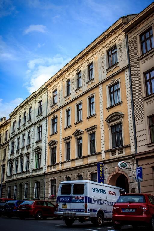 Hotel Pyramida Брно Екстер'єр фото