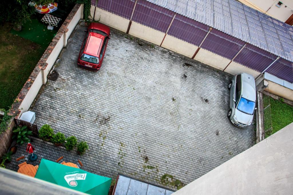 Hotel Pyramida Брно Екстер'єр фото