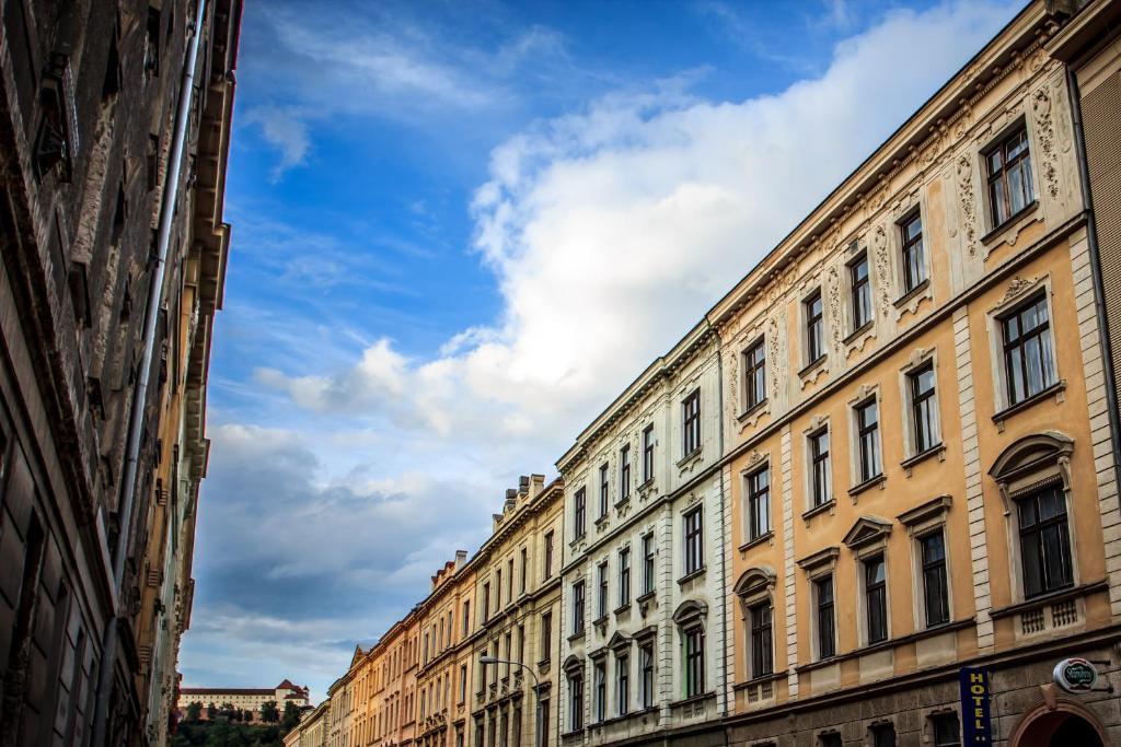Hotel Pyramida Брно Екстер'єр фото