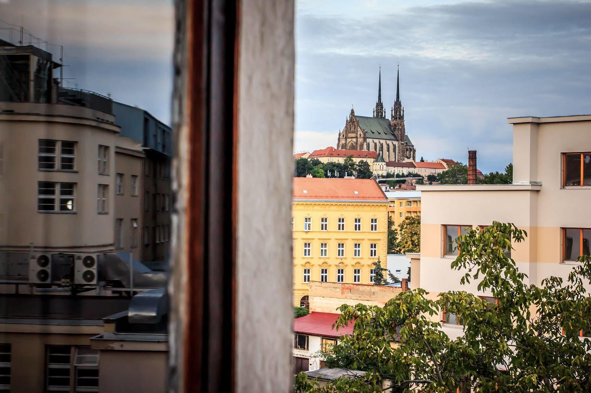 Hotel Pyramida Брно Екстер'єр фото
